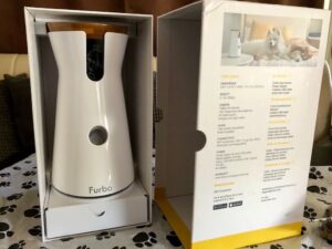 Die Verpackung der Hundekamera Furbo ist sehr durchdacht und wirkt stabil und hochwertig.