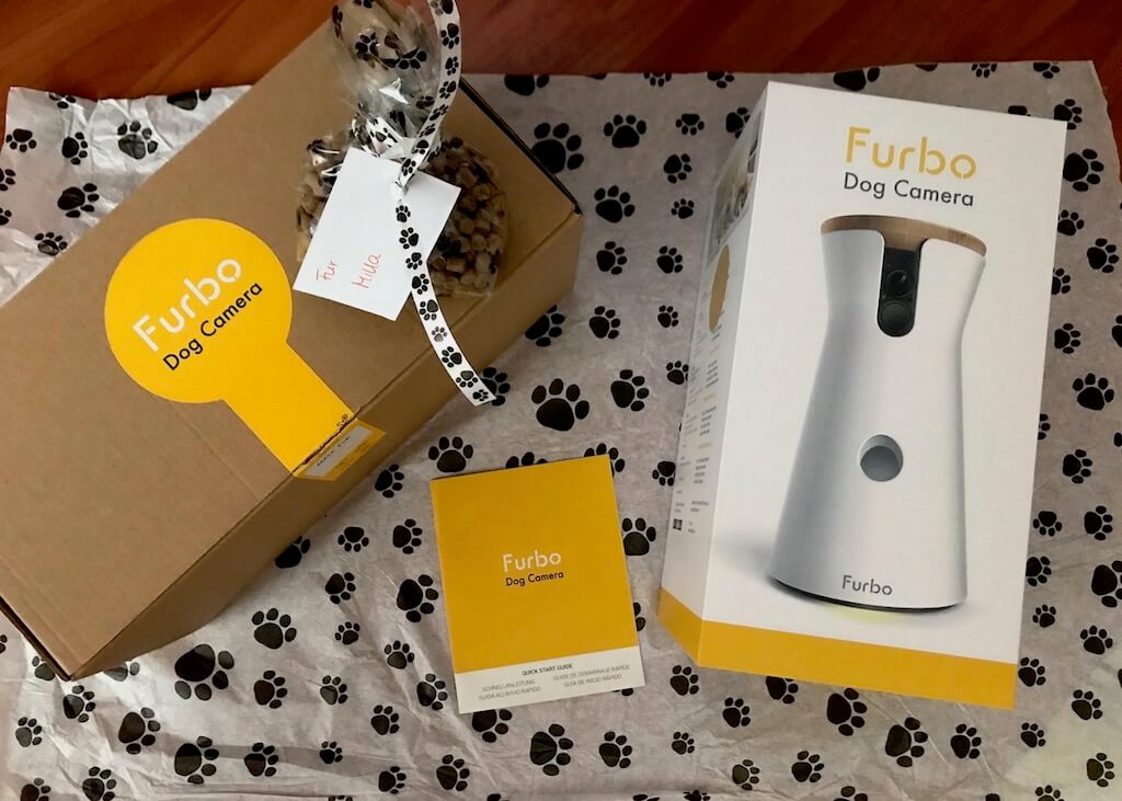 Testpaket der Hundekamera Furbo mit Leckerchen für den Hund