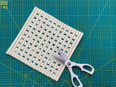 Gummimatte mit Löchern