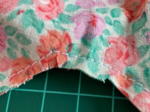 Eingeschnittener Stoff