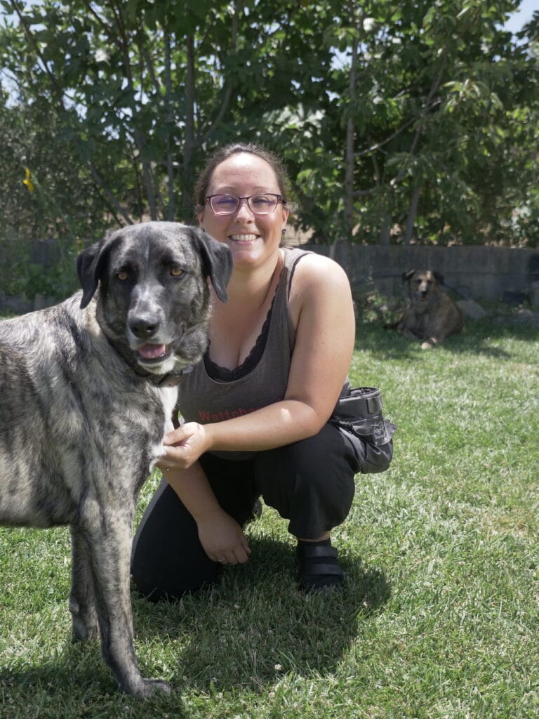 Stefanie mit ihrer Hündin Inge