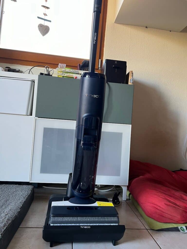 Der Tineco Floor One S6 Flashdrive Pet muss lediglich einmal zusammengebaut werden.