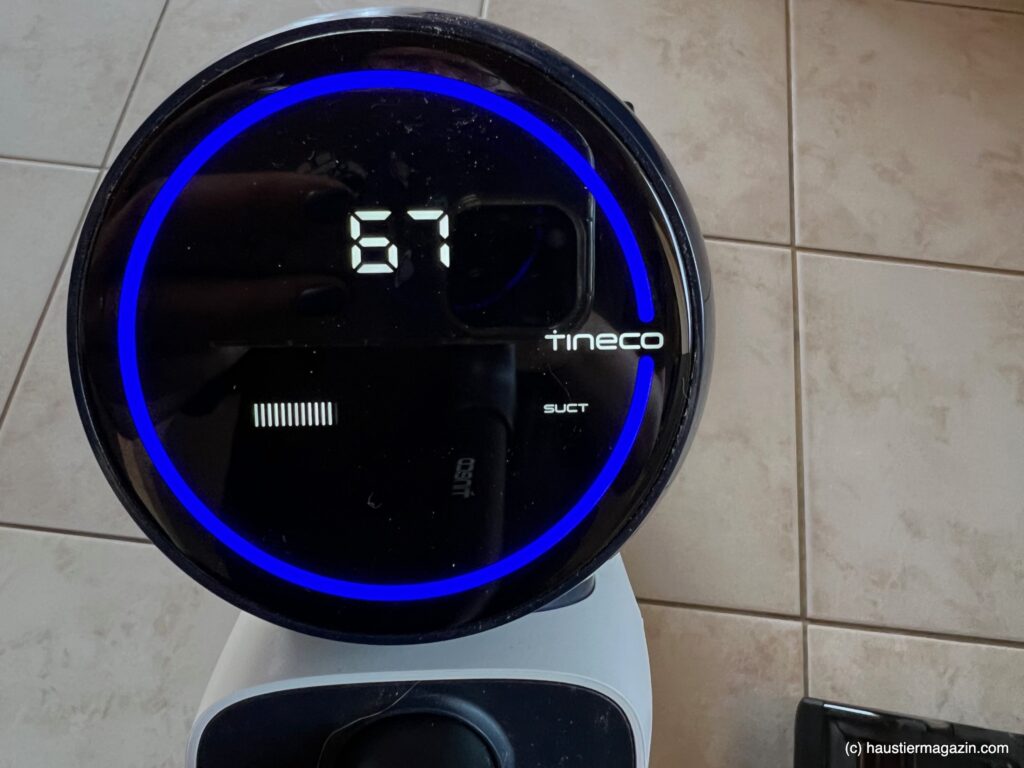 Die Anzeige zeigt Dir, was gerade passiert. Hier wird normal gereinigt.