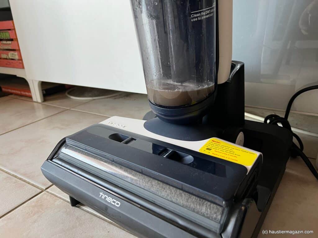 Danach kannst Du entspannt dabei zusehen, wie die Bürste gereinigt wird.