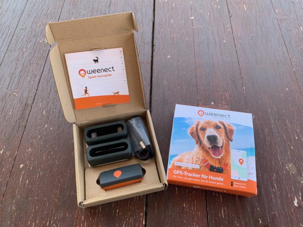 Der neue GPS-Tracker Weenect XS für Hunde in schwarz.